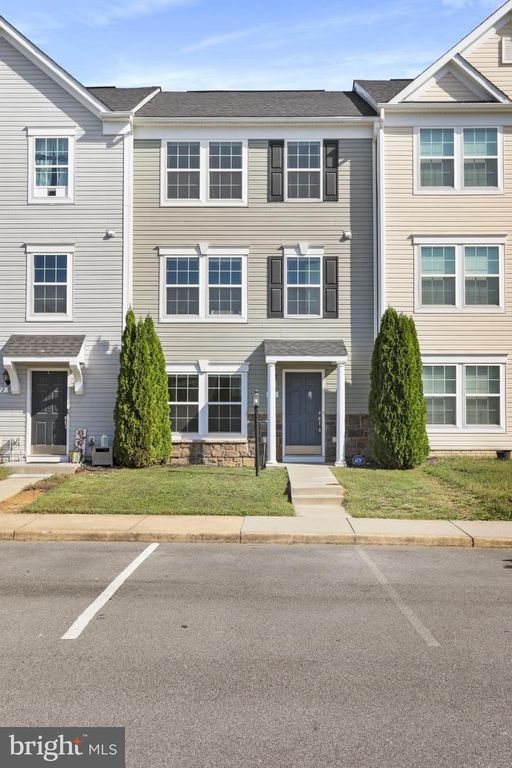 18 CHILLINGHAM CT, Martinsburg, WV 25405