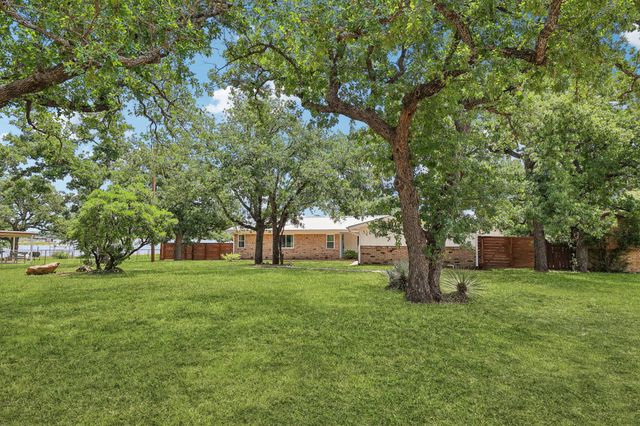 114 Agarita DR, Burnet, TX 78611