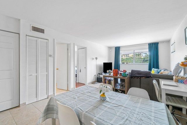 600 SW 2nd 2390 Avenue 2390, Boca Raton, FL 33432