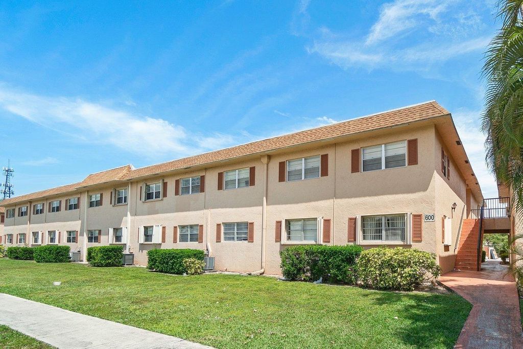 600 SW 2nd 2390 Avenue 2390, Boca Raton, FL 33432