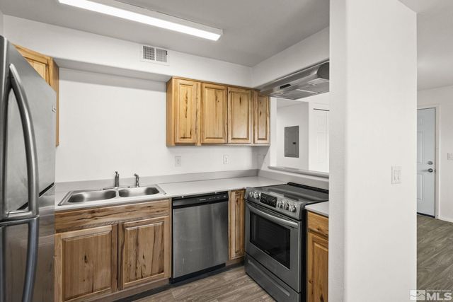 15 Gentry Way 12 units, Reno, NV 89502