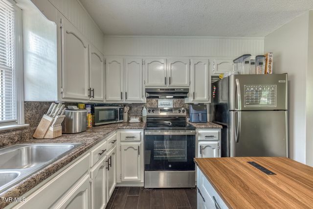 428 Hickory Hills Road, Church Hill, TN 37642