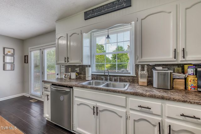 428 Hickory Hills Road, Church Hill, TN 37642