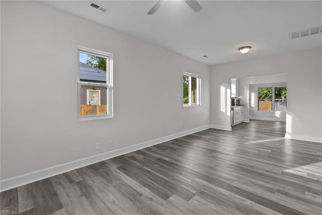 21 W Kelly AVE, Hampton, VA 23663