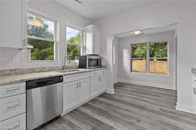 21 W Kelly AVE, Hampton, VA 23663