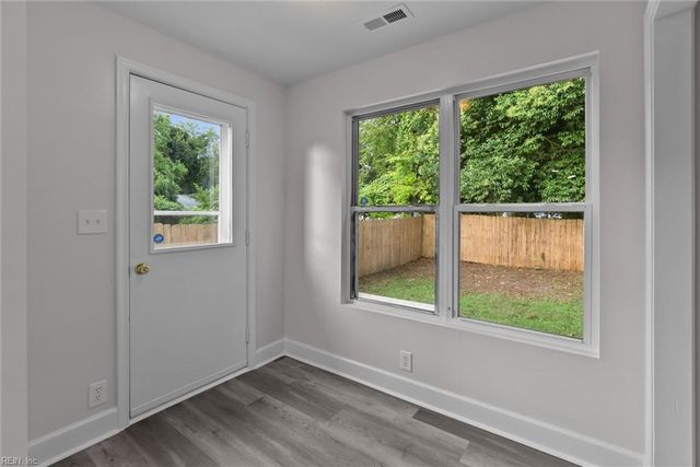 21 W Kelly AVE, Hampton, VA 23663