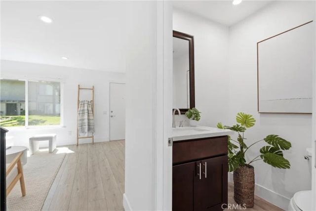 531 W Alton B, Santa Ana, CA 92707
