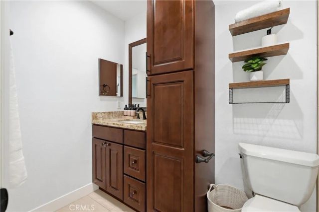 531 W Alton B, Santa Ana, CA 92707