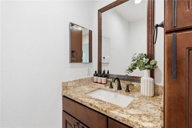 531 W Alton B, Santa Ana, CA 92707