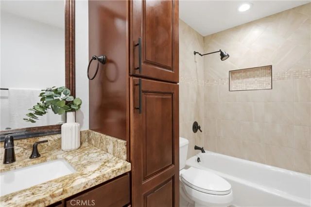531 W Alton B, Santa Ana, CA 92707
