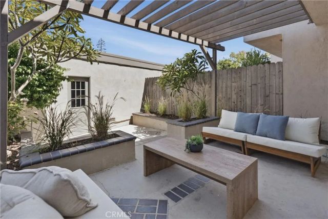 531 W Alton B, Santa Ana, CA 92707