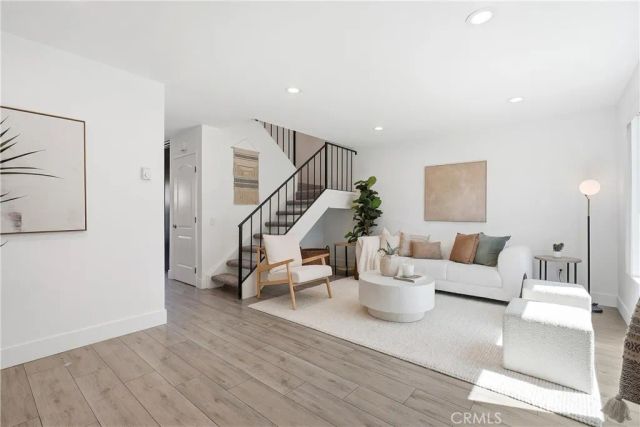 531 W Alton B, Santa Ana, CA 92707