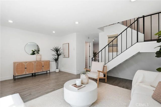 531 W Alton B, Santa Ana, CA 92707