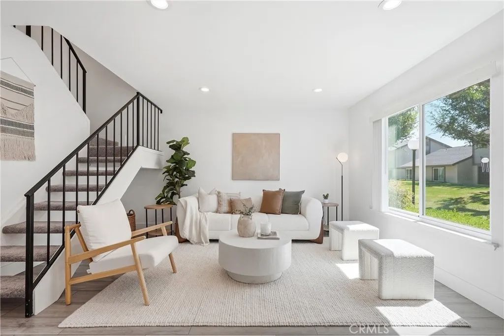 531 W Alton B, Santa Ana, CA 92707