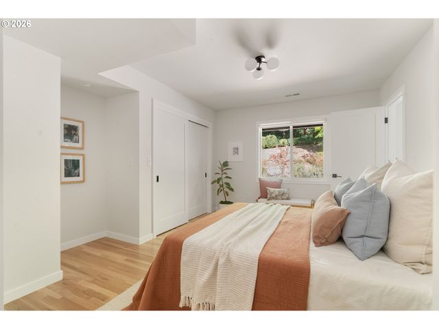 1622 Sw WESTWOOD Dr, Portland, OR 97239