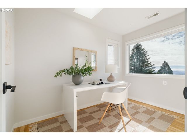 1622 Sw WESTWOOD Dr, Portland, OR 97239