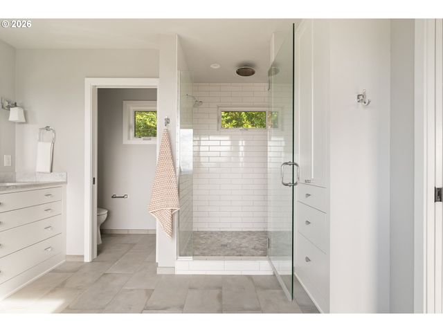1622 Sw WESTWOOD Dr, Portland, OR 97239