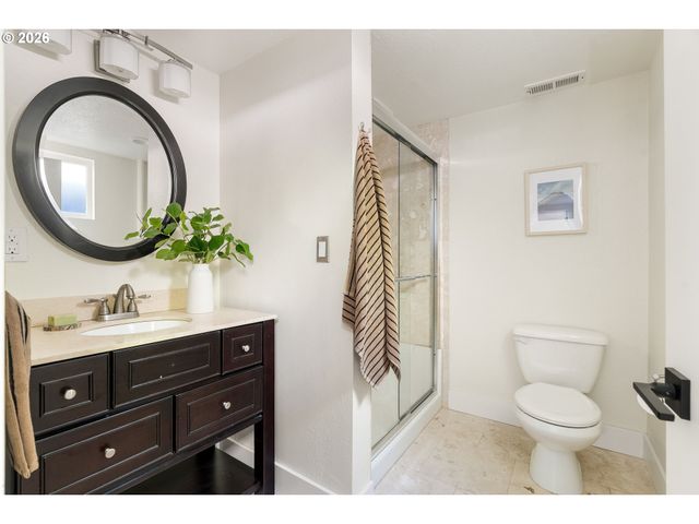 1622 Sw WESTWOOD Dr, Portland, OR 97239