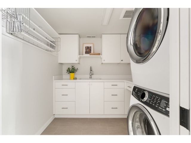 1622 Sw WESTWOOD Dr, Portland, OR 97239