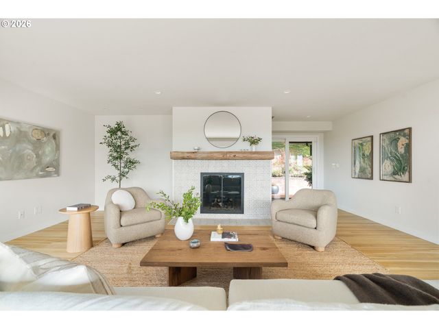 1622 Sw WESTWOOD Dr, Portland, OR 97239