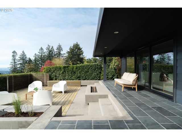 1622 Sw WESTWOOD Dr, Portland, OR 97239