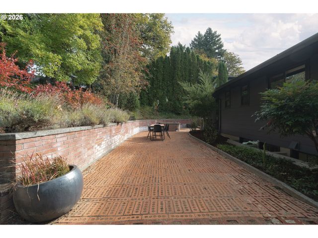 1622 Sw WESTWOOD Dr, Portland, OR 97239