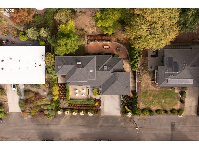 1622 Sw WESTWOOD Dr, Portland, OR 97239