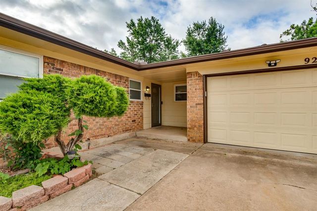 920 NE 6th Street, Moore, OK 73160
