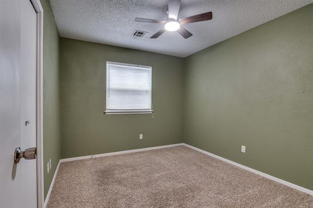 920 NE 6th Street, Moore, OK 73160