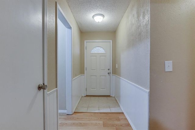 920 NE 6th Street, Moore, OK 73160