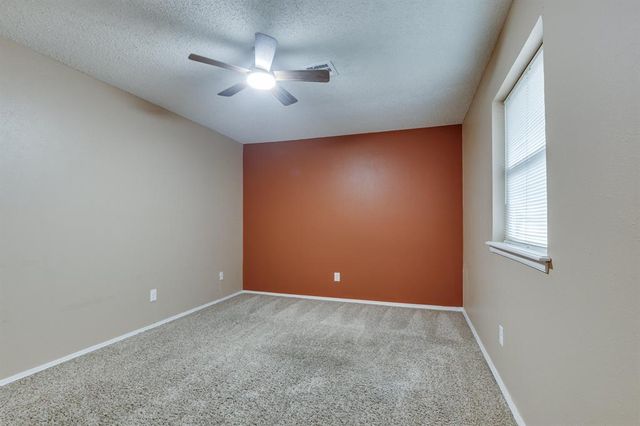 920 NE 6th Street, Moore, OK 73160
