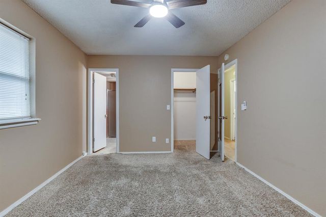 920 NE 6th Street, Moore, OK 73160