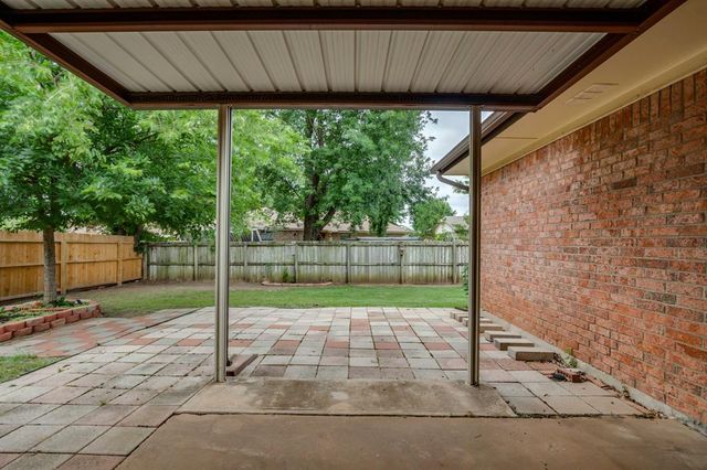 920 NE 6th Street, Moore, OK 73160