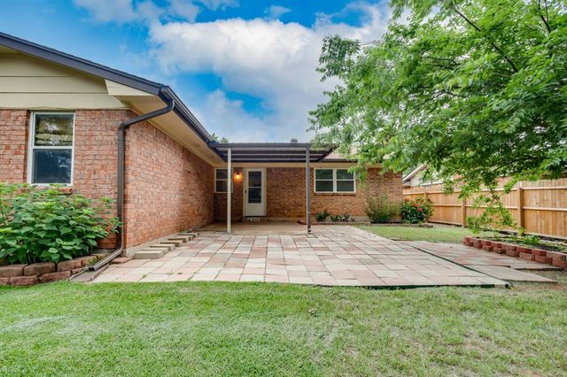 920 NE 6th Street, Moore, OK 73160