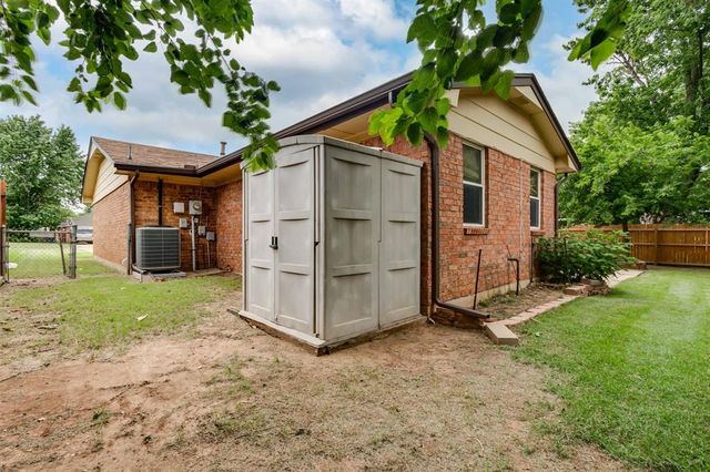 920 NE 6th Street, Moore, OK 73160
