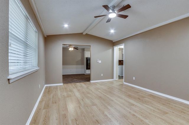 920 NE 6th Street, Moore, OK 73160