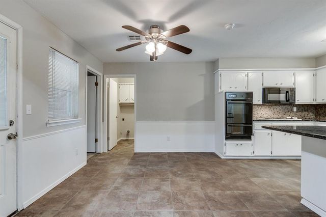 920 NE 6th Street, Moore, OK 73160