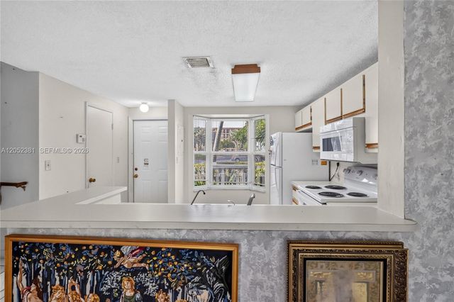 2561 NE 15th Street, Pompano Beach, FL 33062