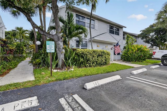 2561 NE 15th Street, Pompano Beach, FL 33062