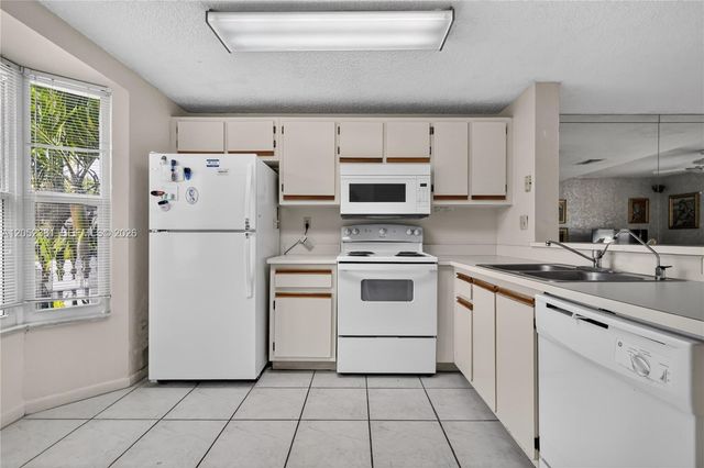 2561 NE 15th Street, Pompano Beach, FL 33062