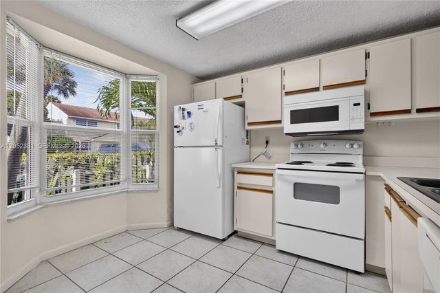 2561 NE 15th Street, Pompano Beach, FL 33062