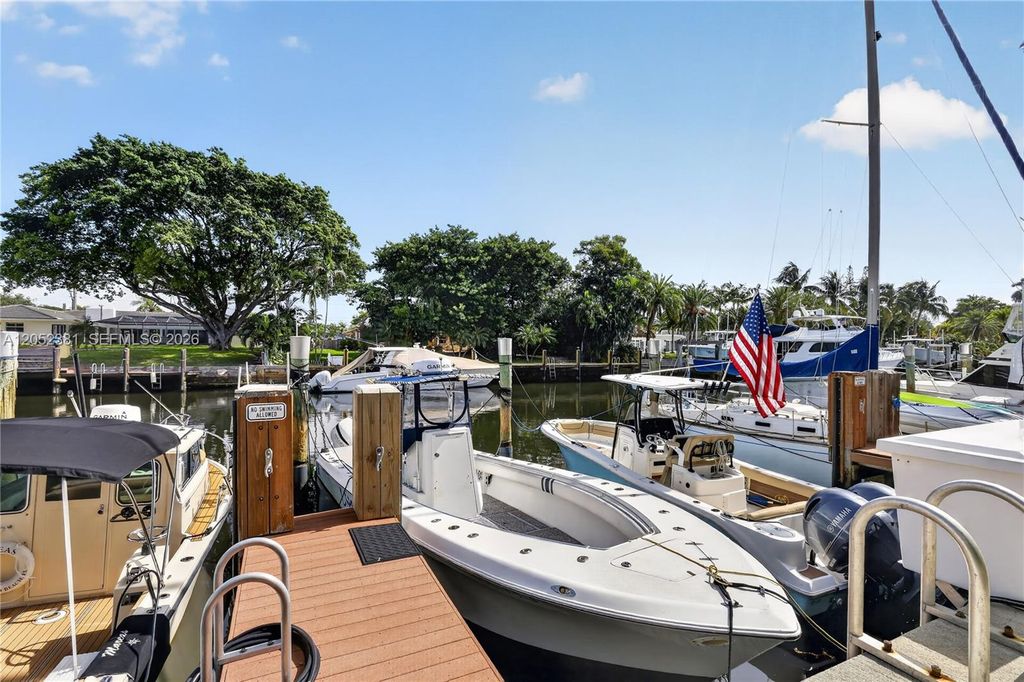 2561 NE 15th Street, Pompano Beach, FL 33062