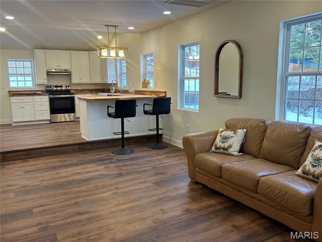 621 W Osage Street, Pacific, MO 63069