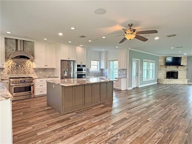 1622 12th St, Rockport, TX 78382