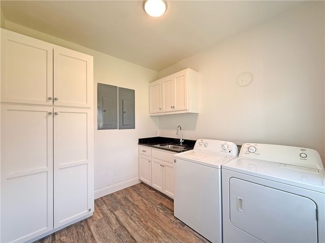 1622 12th St, Rockport, TX 78382