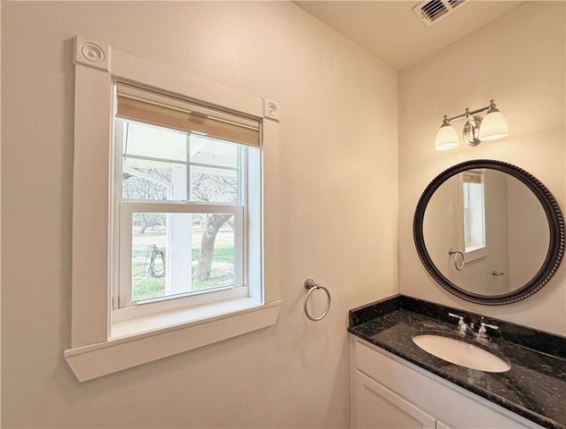 1622 12th St, Rockport, TX 78382