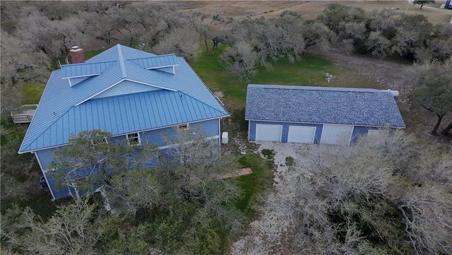 1622 12th St, Rockport, TX 78382