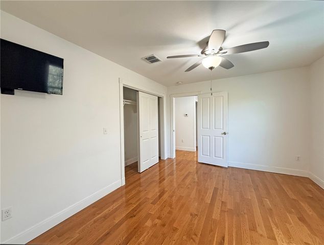 1622 12th St, Rockport, TX 78382