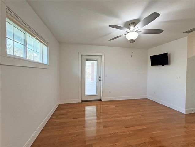 1622 12th St, Rockport, TX 78382