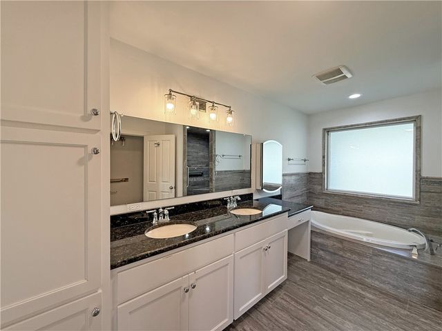 1622 12th St, Rockport, TX 78382